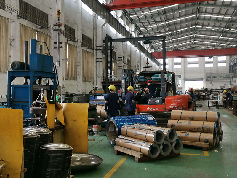 桂林不锈钢水塔封盖厂出货量高峰期到来，群发不锈钢团结一致迎接考验
